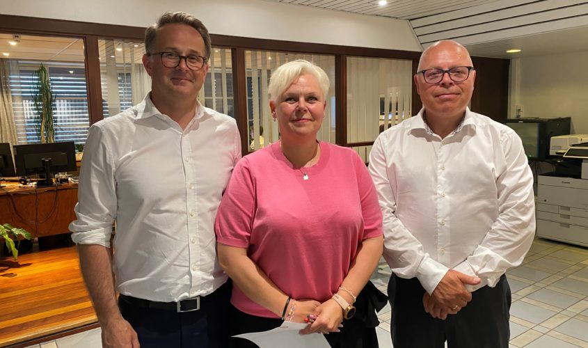 Riksmekler Mats W. Ruland, Forbundsleder Hilde-Marit Rysst og Richard Saue Foto: Gro Gullhaug